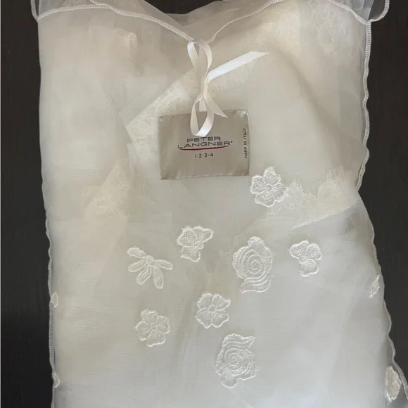Peter Langner White Lace Bridal Veil - Picture 4 of 4